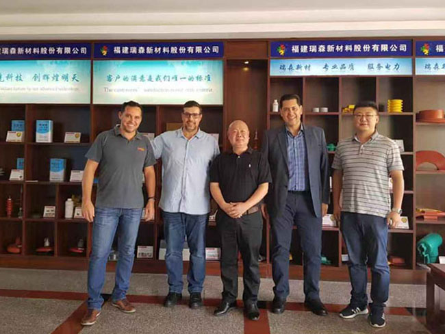 巴西客戶來(lái)我司考察。